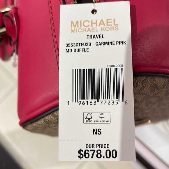 Michael Kors med Duffle Travel - Leather/Coated
Carmine Pink
MD DUFFLE
NWT - Picture 11 of 16